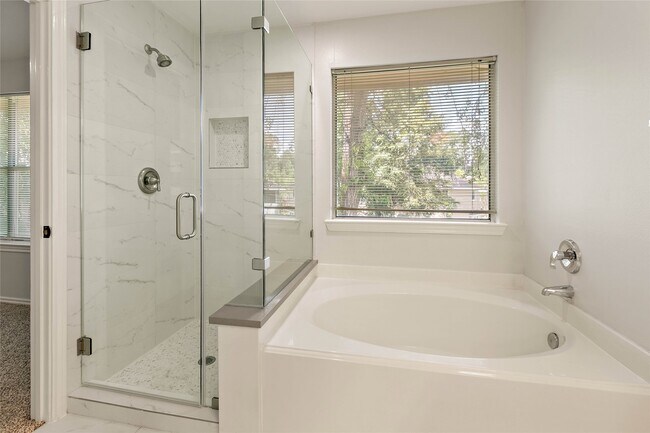 Foto del edificio - 10 Scenic Brook Ct