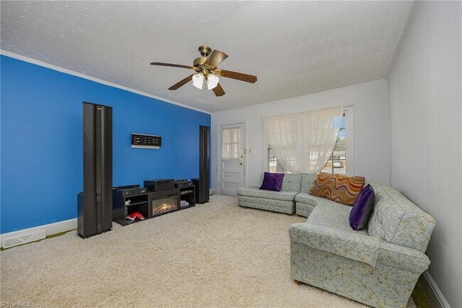 Foto del edificio - 1668 Old US Highway 52