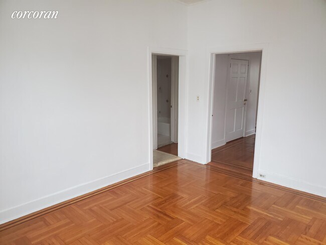 Foto del edificio - 218 E 4th St