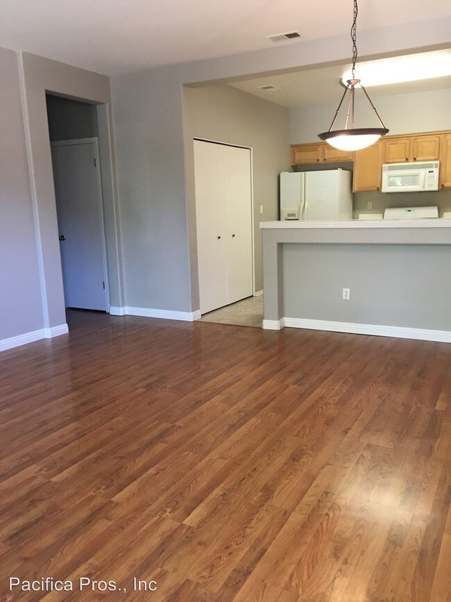 Building Photo - 3 br, 2 bath House - 7029 Silverfield