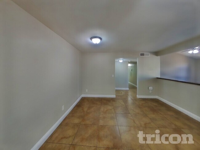 Foto del edificio - 9026 N 64th Dr