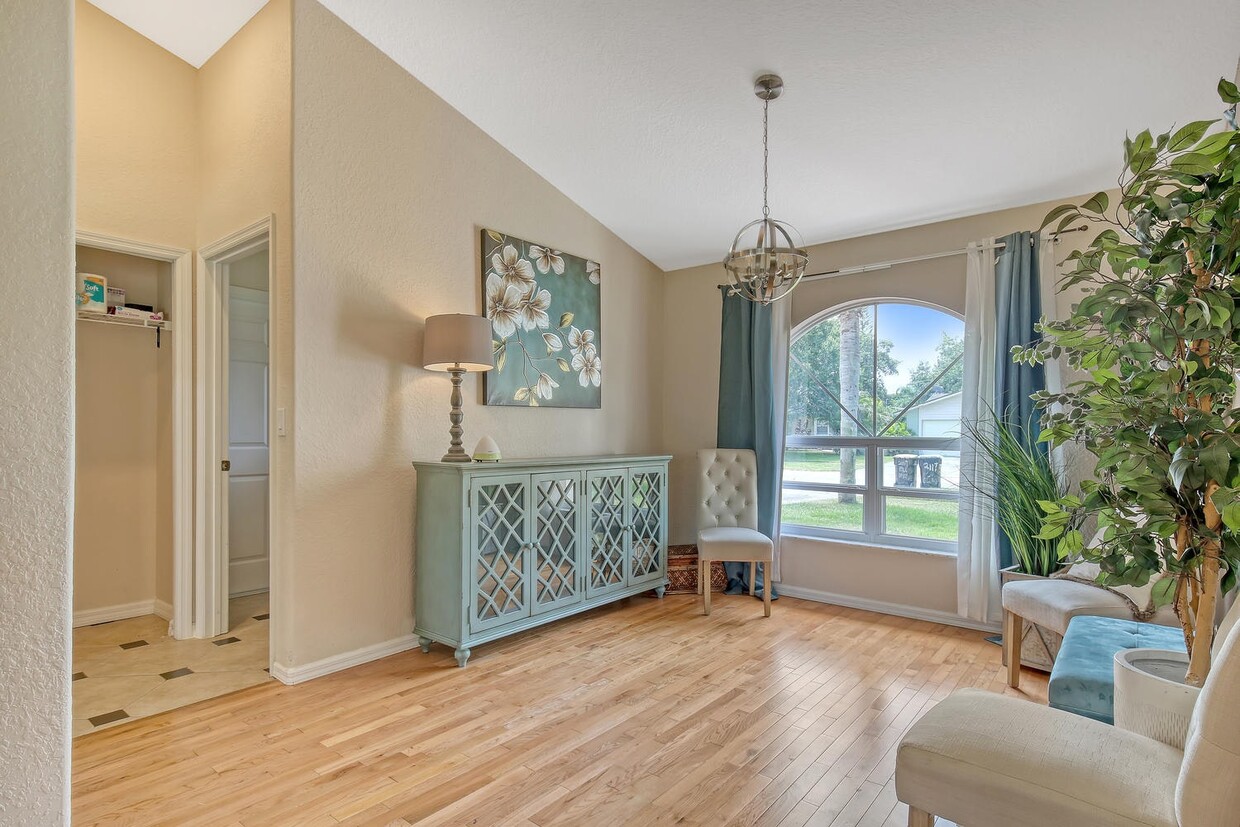 Building Photo - 2117 Pumpkin Pl NE