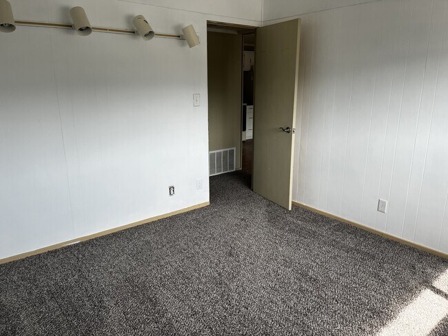 Building Photo - Rangeline