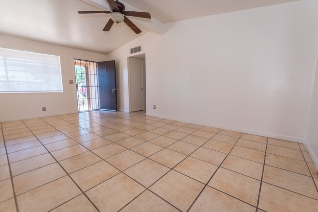 Building Photo - 4 Bedroom, 1½ Bath Home with Central A/C, ...