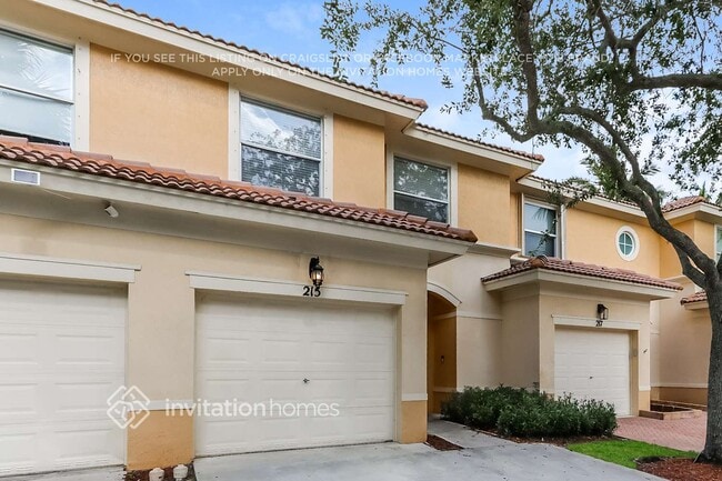 Foto del edificio - 215 River Bluff Ln