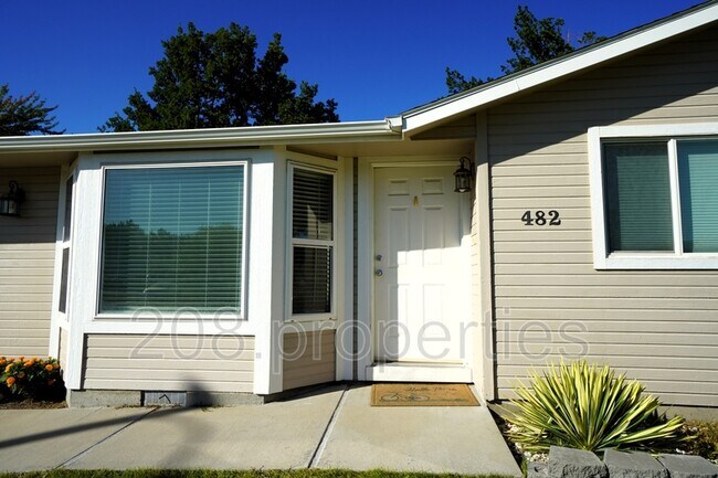 Building Photo - 482 W Willowbrook Dr