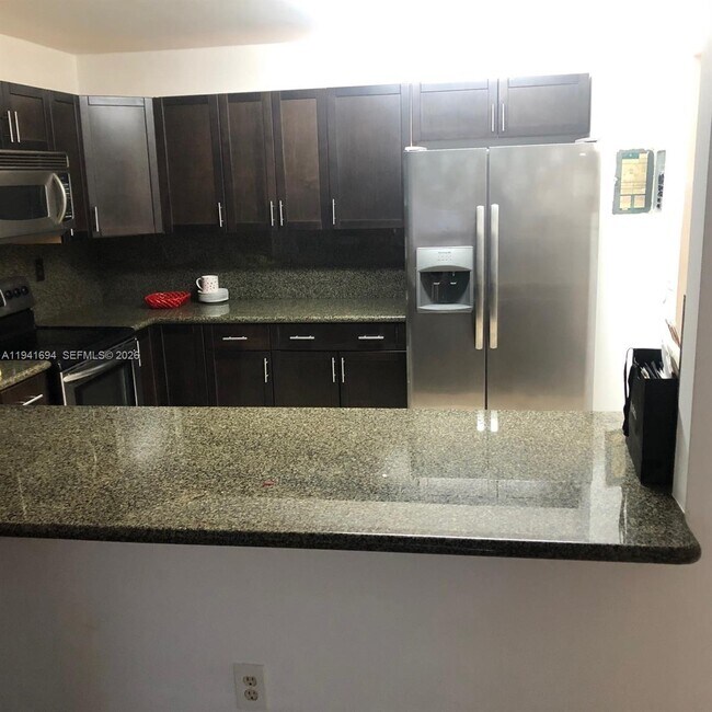 Foto del edificio - 2780 NE 183rd St