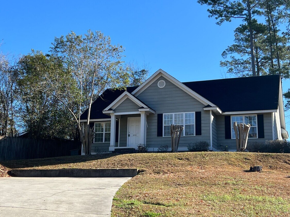 Foto principal - 4 Bedroom Home in Valdosta