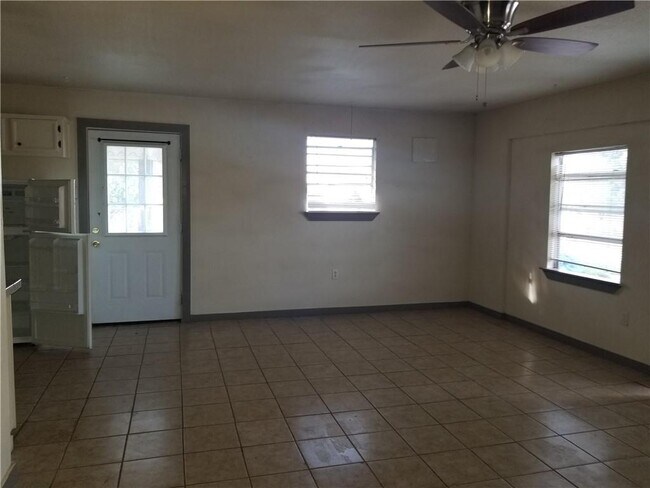 Building Photo - 11400 Austex Acres Ln