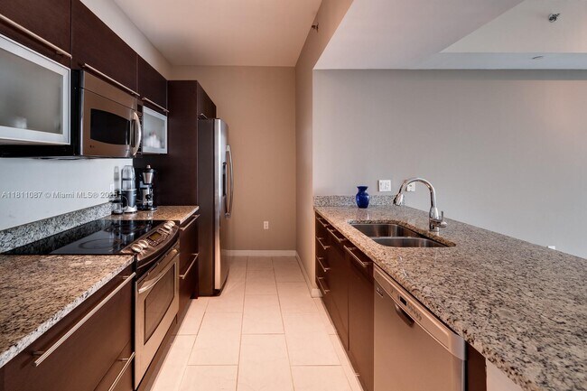 Foto del edificio - 950 Brickell Bay Dr