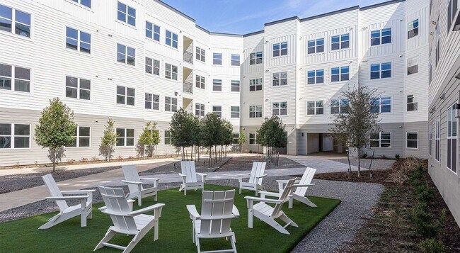 Foto del edificio - 22540 Merchants Way
