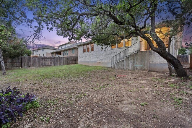 Building Photo - 215 Lexington Dr