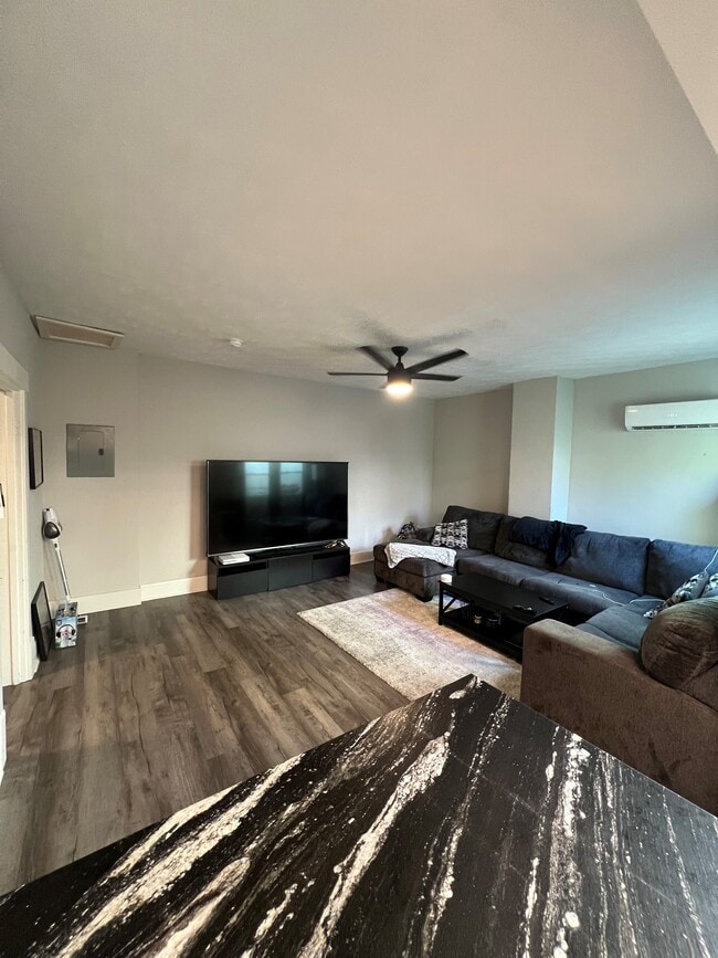 Living Room - 10 E Main St