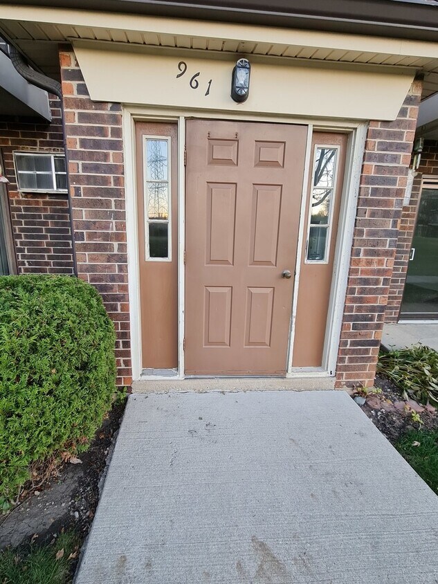 961 N Rohlwing Rd Unit 201B, Addison, IL 60101 Condo for Rent in Addison, IL