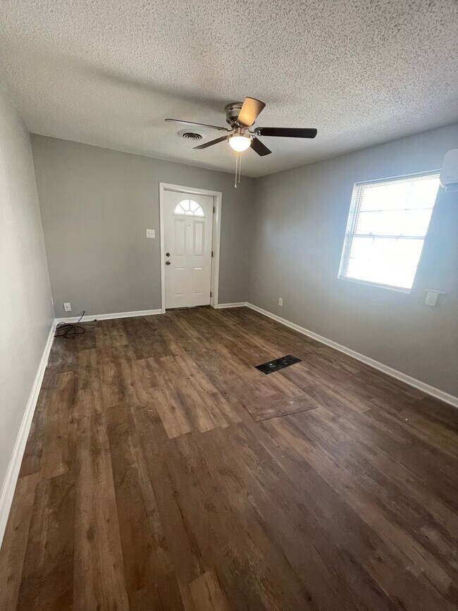 Foto del edificio - Renovated One Bedroom Duplex
