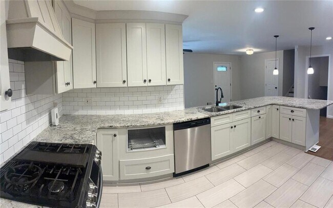 Foto del edificio - 1744 Oak Ridge Way NW