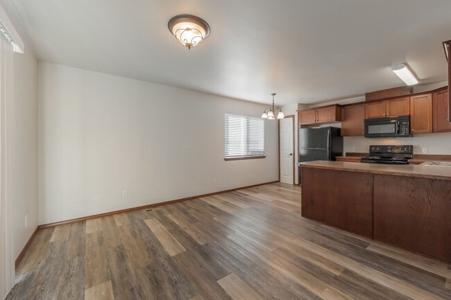 Foto del edificio - 3 bed 2.5 bath **Sign 6 mo lease Get 1 mon...