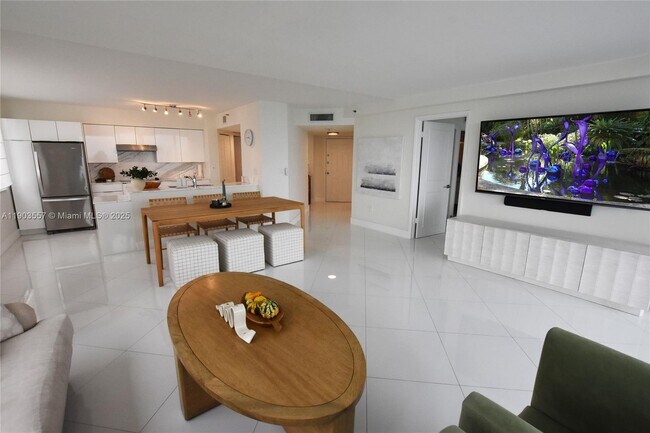 Foto del edificio - 540 Brickell Key Dr