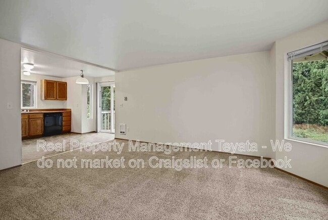 Building Photo - 2421 Bickford Ave
