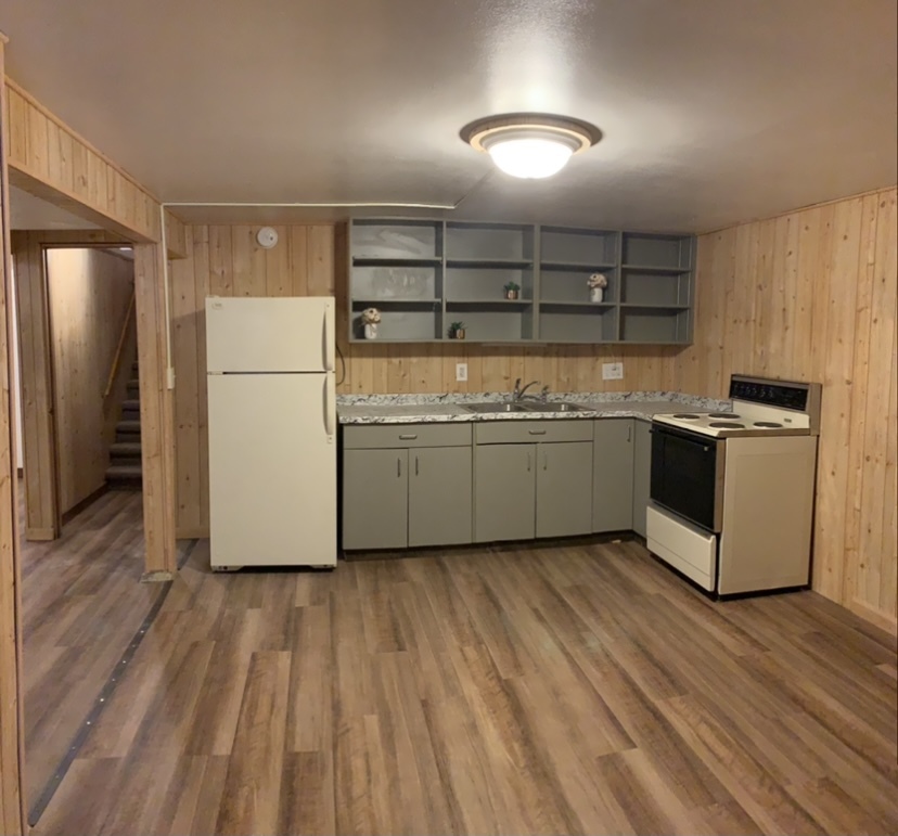 Kitchen - 20 W Melgaard Rd