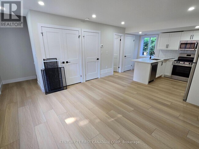 Photo du bâtiment - 640-640 Victoria St