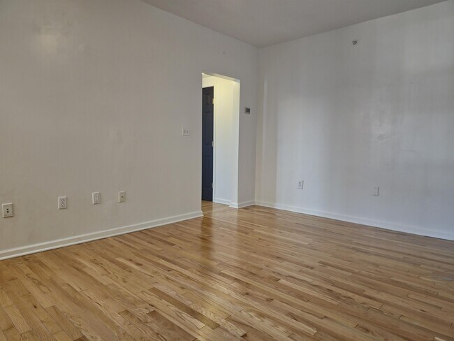 Building Photo - 1458 Columbia Rd NW