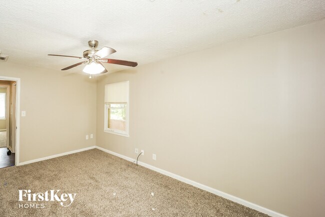 Building Photo - 61 Springside Dr SE