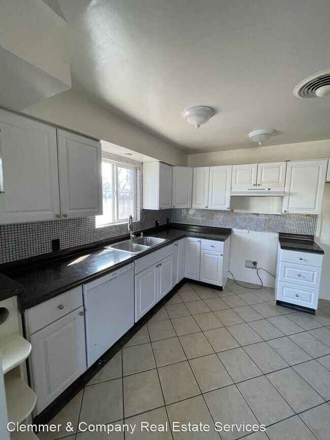 Building Photo - 3 br, 2 bath House - 1011 Oleander Avenue