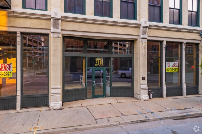 Entry Photo - 201-205 N Water St