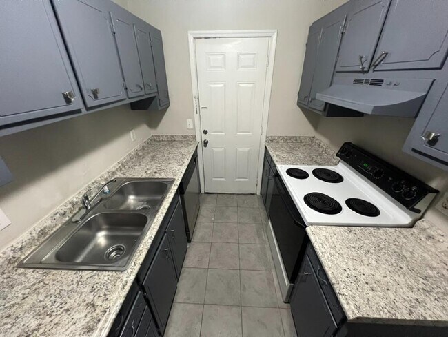 Building Photo - 3695 Tibbs Dr