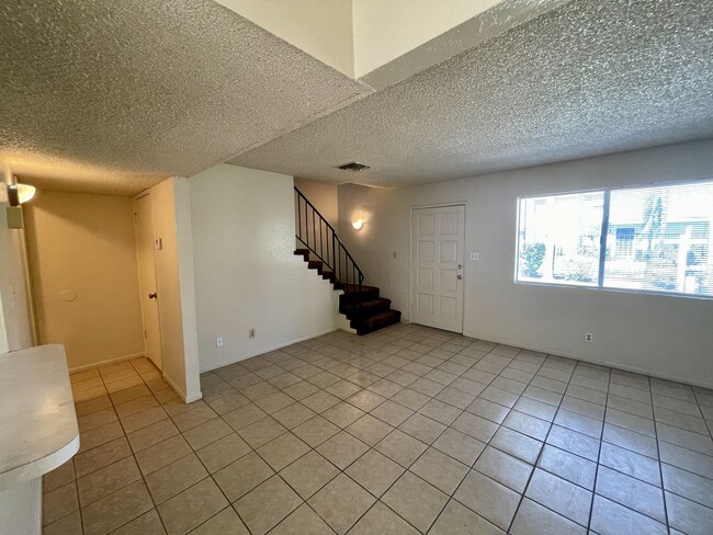 LIVING ROOM - 1919 Lacey St