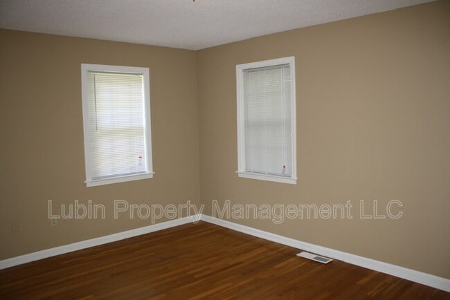 Building Photo - 4640 Plato Ave