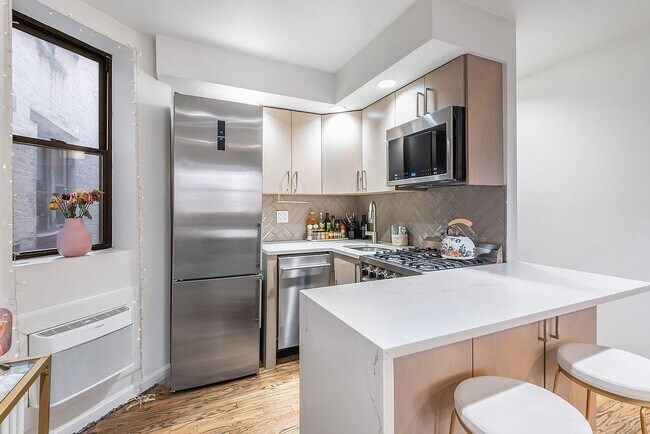 Foto del edificio - 220 E 82nd St