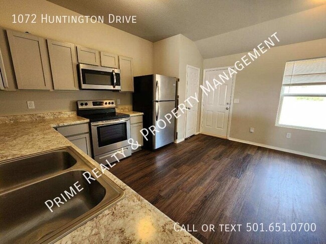Building Photo - 1072 Huntington Dr