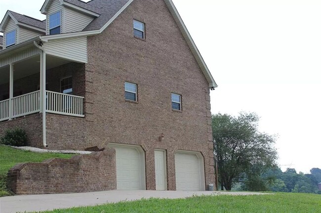 Building Photo - Custom Built Brick Home - 2 Story Home in ...