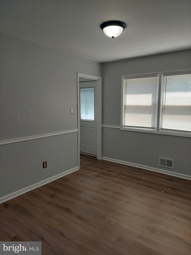 Building Photo - 6301 Den Lee Dr