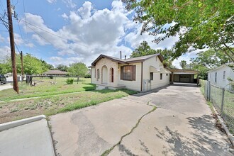 Building Photo - 674 W Pyron Ave