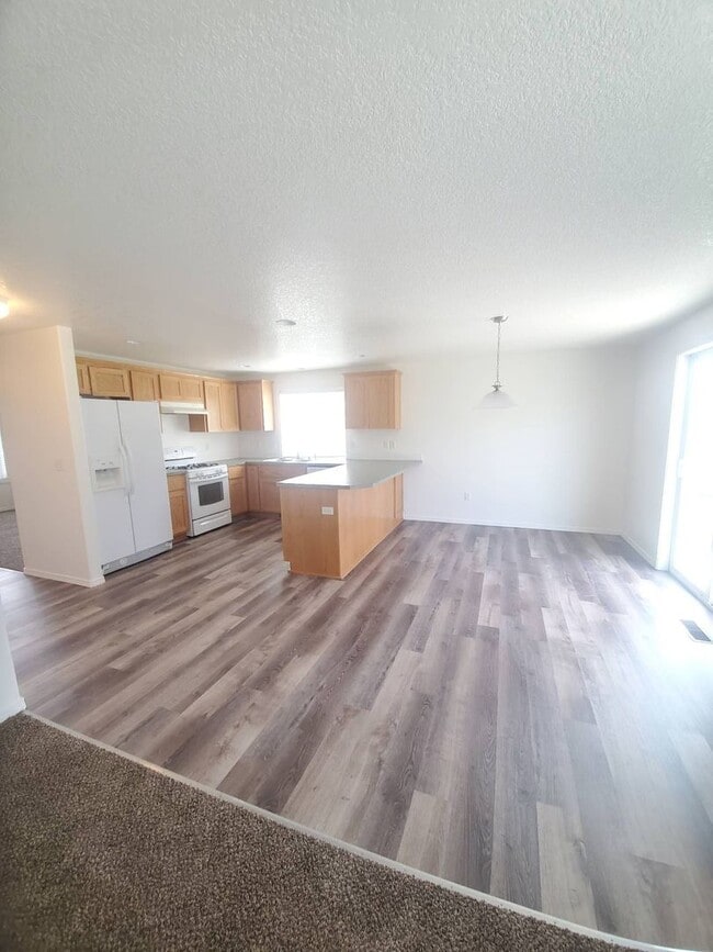 Building Photo - 4 Bedroom Home for Rent