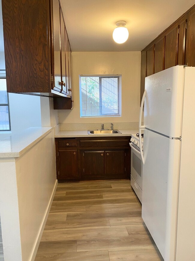 Building Photo - 963 Edgecliffe Dr