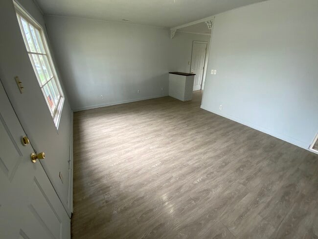 Building Photo - 1504 Edgewood Dr
