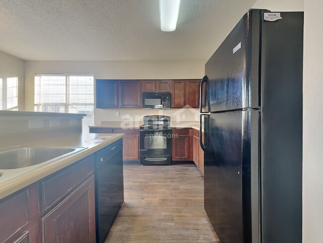 Foto del edificio - 4291 Raintree Rd