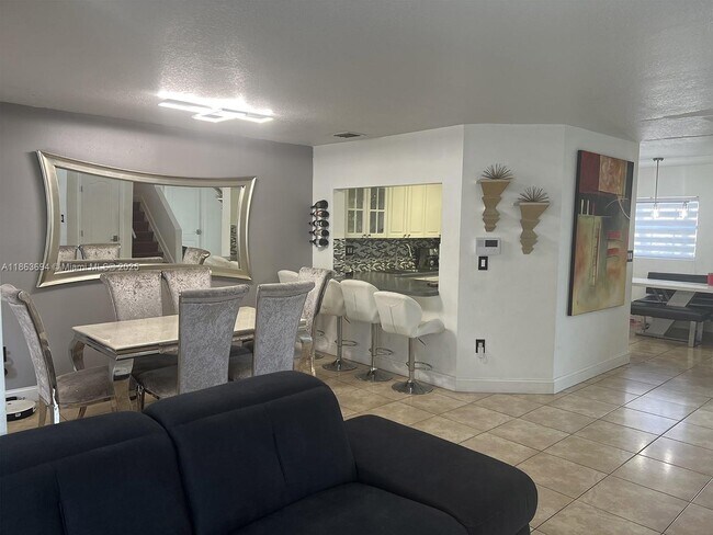 Foto del edificio - 12406 NW 7th Ln