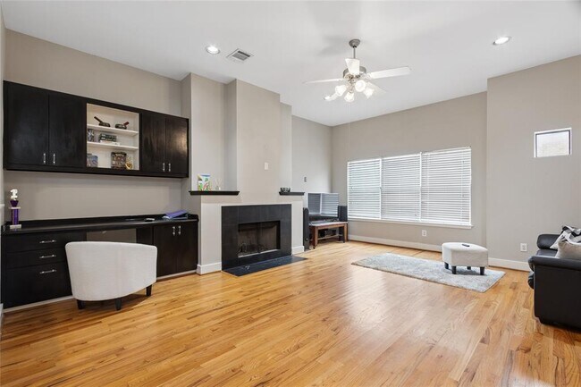 Foto del edificio - 8686 Meadowcroft Dr