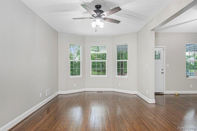 Building Photo - 86 Englewood St