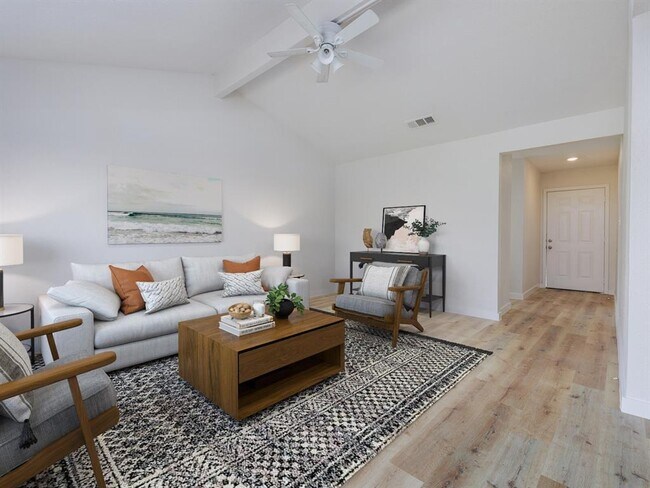 Foto del edificio - 5414 Palo Blanco Ln