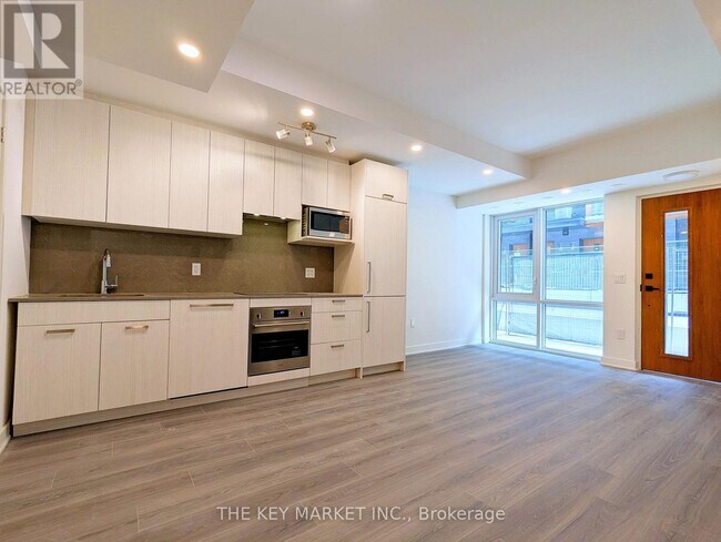 Building Photo - 71-71 Curlew Dr