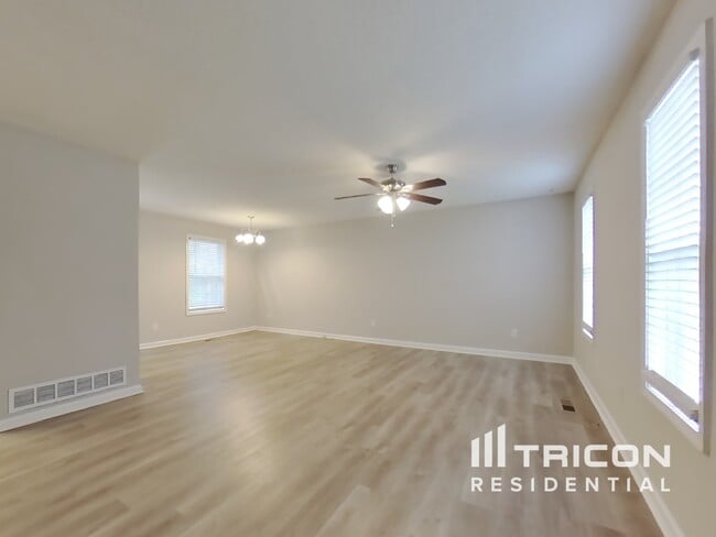 Building Photo - 372 River Trace Dr