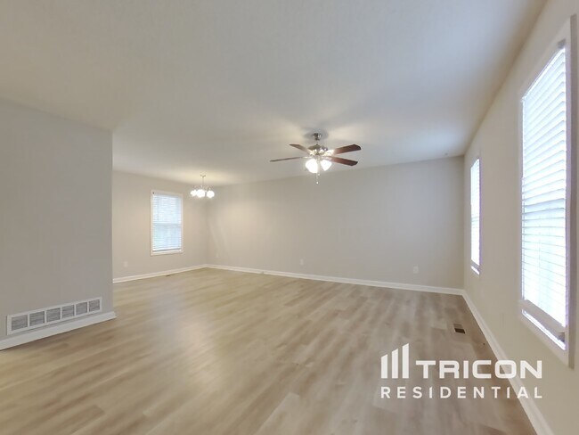 Foto del edificio - 372 River Trace Dr