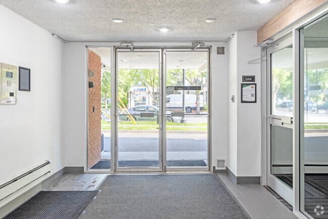 Hall d'entrée - Hi-Level Affordable
