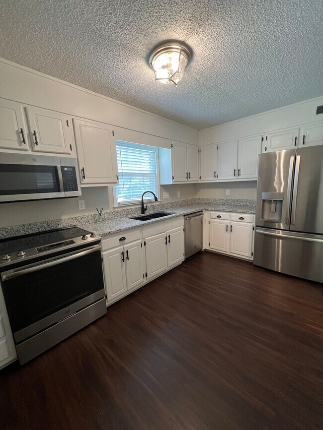 Building Photo - 3959 Valley Court Unit F